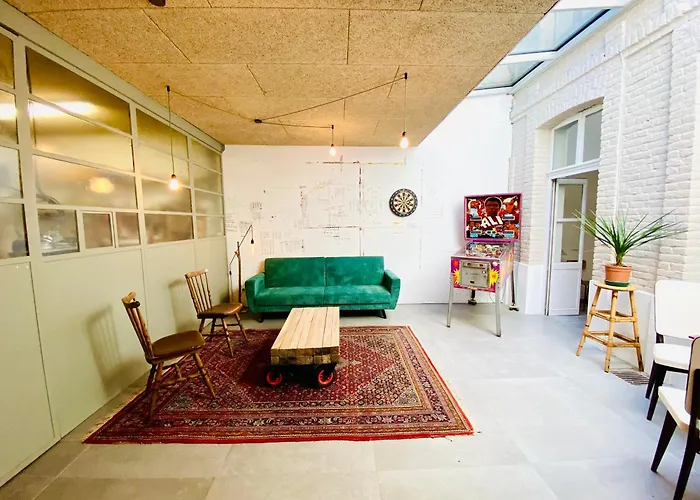 Oasis Urbaine - Spacieux Et Calme Avec Patio