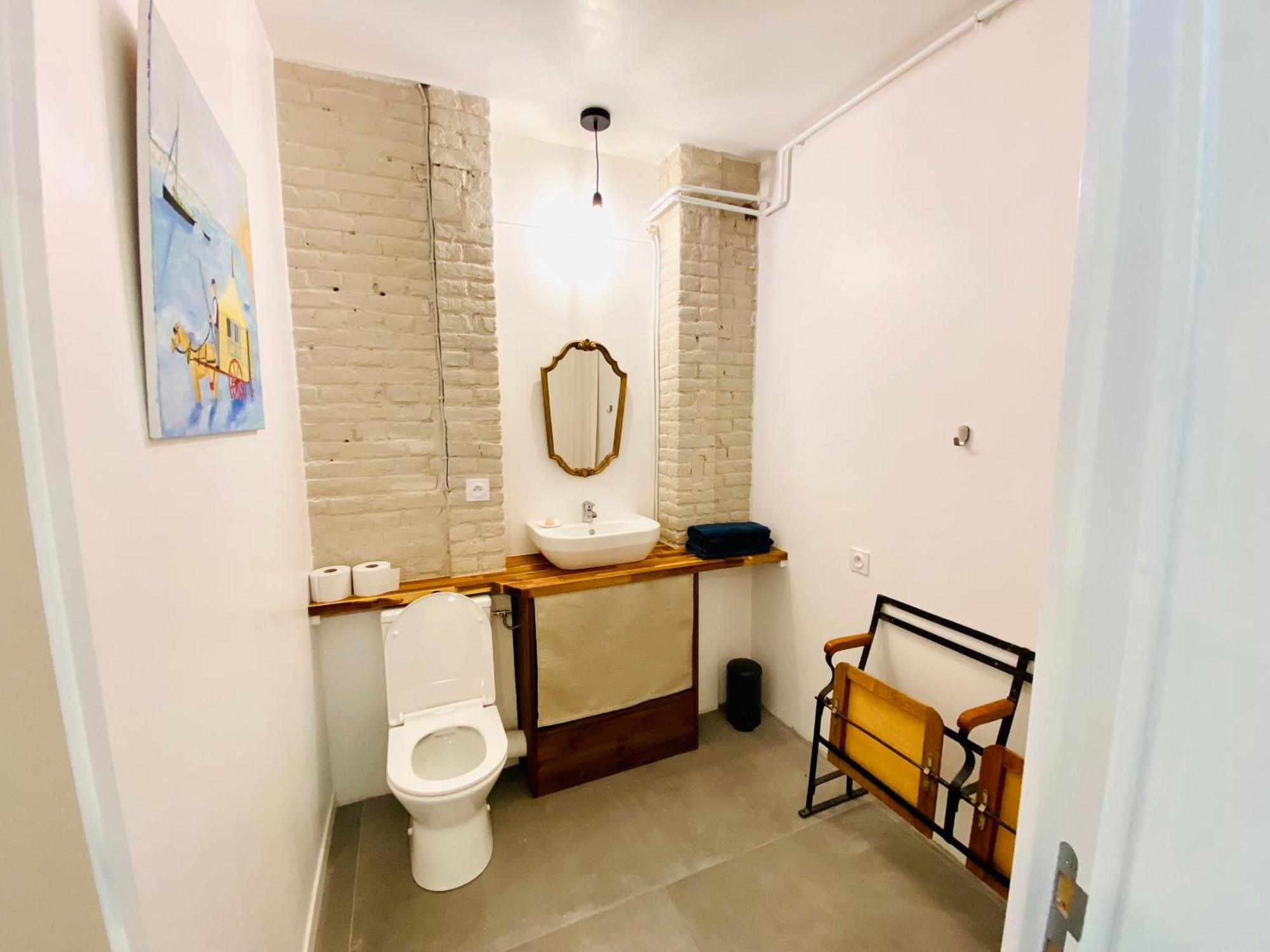 Oasis Urbaine - Spacieux Et Calme Avec Patio Appartement