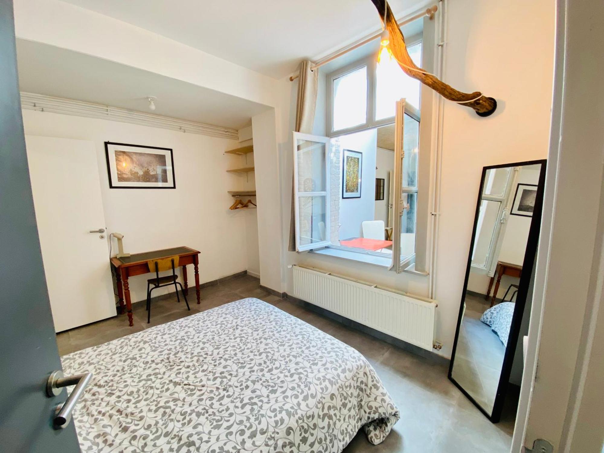 Oasis Urbaine - Spacieux Et Calme Avec Patio Appartement